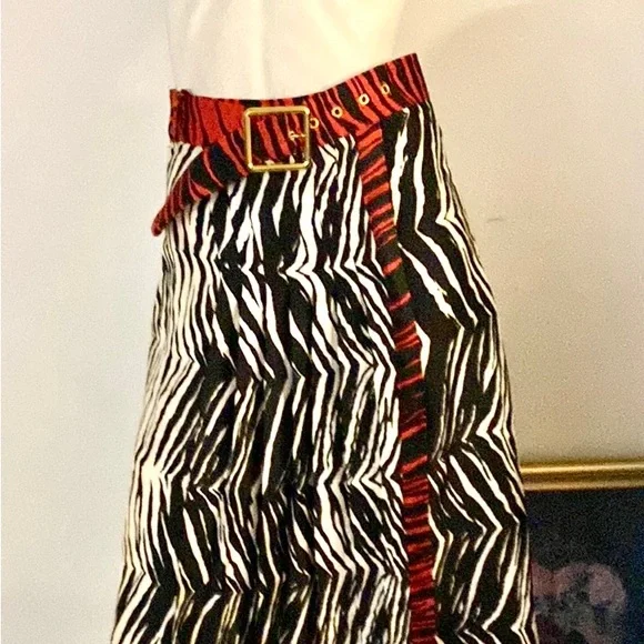 Stunning Zara Midi skirt with belt small - Picture 2 of 3